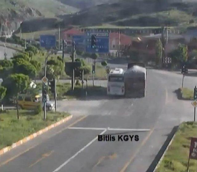 Bitlis’te Trafik Kazaları Kamerada