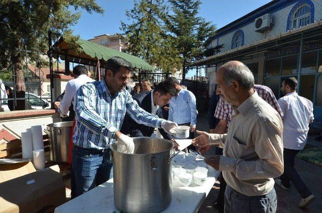 Yeşilyurt Belediyesi’nden 15 Bin Vatandaşa Aşure İkramı