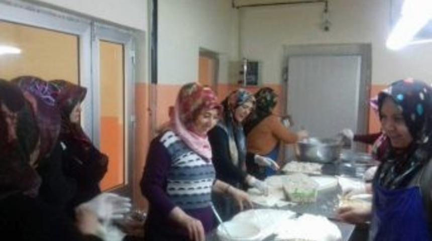 Yemek Kursu&rsquo;nda Y&ouml;resel Yemekler