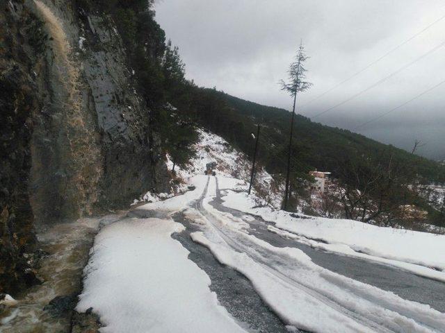 Karla Kapanan Gedevet Yolu Açıldı