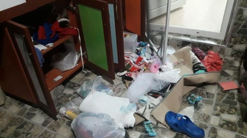 Eve Giremeyen Hırsızlar Dışarıda Bulunan Malzemeleri Talan Etti