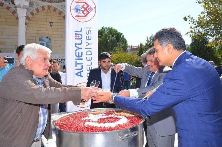 Altıeylül Belediyesi’nden 5 Bin Kişiye Aşure G3