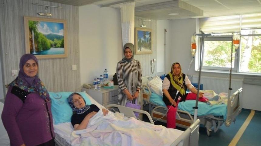 &Uuml;rkmezer, Hastalara Moral Depoluyor