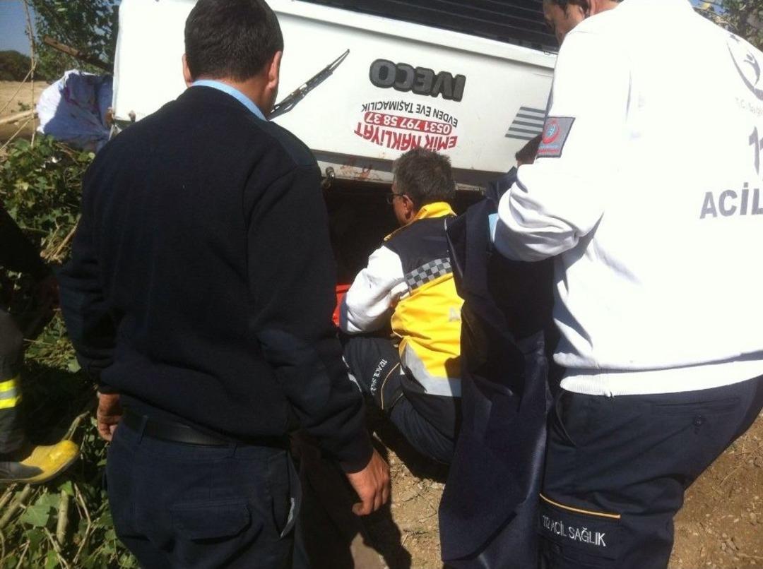 Kamyonetin Takla Attığı Kazada 1 Kişi &Ouml;ld&uuml;