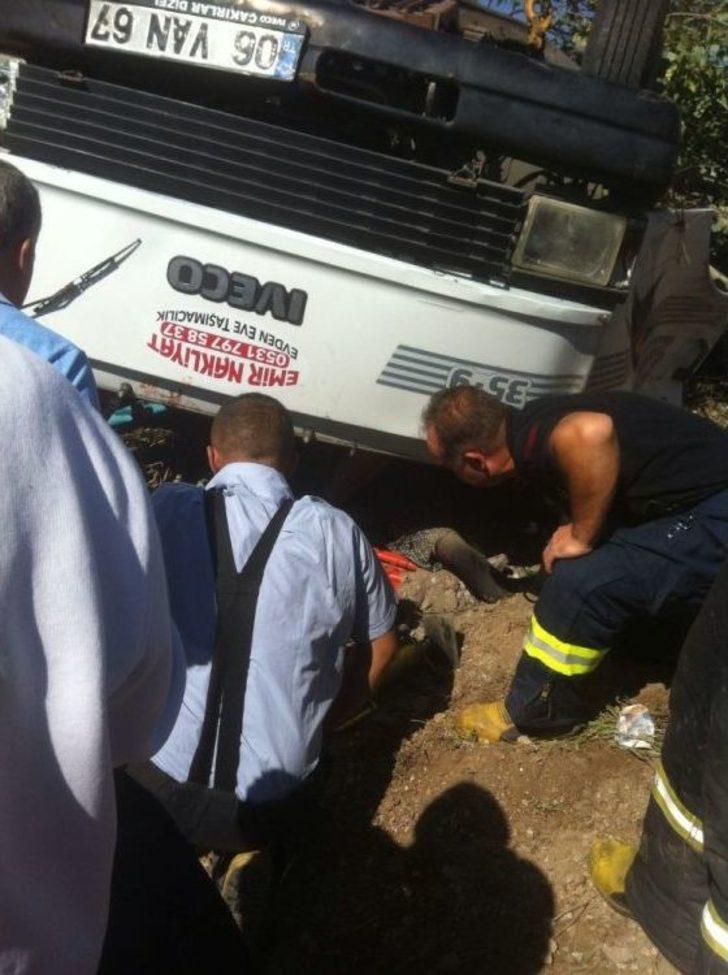 Kamyonetin Takla Attığı Kazada 1 Kişi Öldü G4