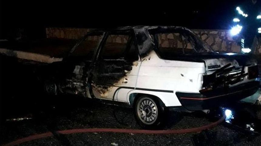 S&ouml;ke&rsquo;de Otomobil Bir Anda Alevler İ&ccedil;inde Kaldı