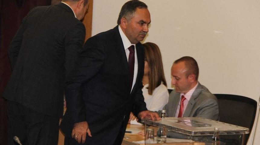 D&uuml;zce Belediye Başkanı Dursun Ay Oldu