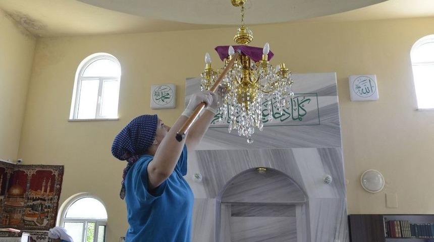 Tepebaşı&rsquo;ndaki Camilerde Temizlik Var