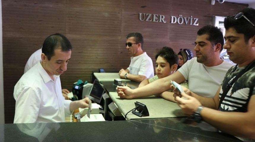Nevşehirliler Yastık Altı D&ouml;vizlerini Bozdurdu