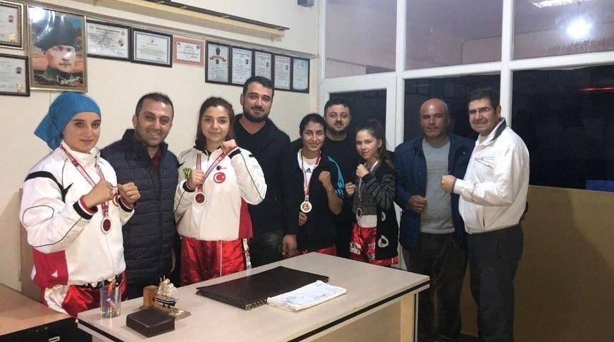 Kick Boks Turnuvasından Madalya Geldi