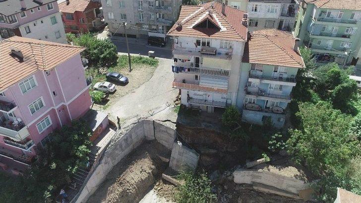 İnşaatın İstinat Duvarı Çöktü, 2 Bina Boşaltıldı G4