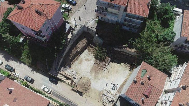 İnşaatın İstinat Duvarı Çöktü, 2 Bina Boşaltıldı G5