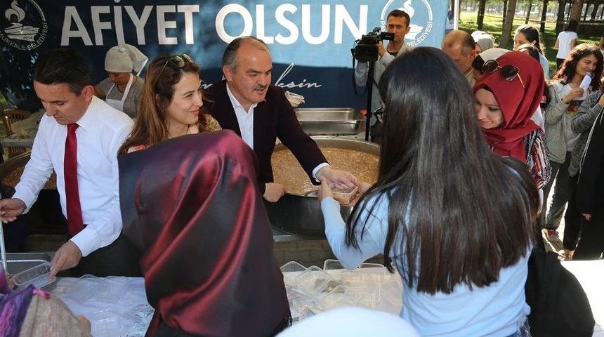 Başkan G&uuml;rlesin, Kyk &Ouml;ğrencilerine Aşure İkram Etti