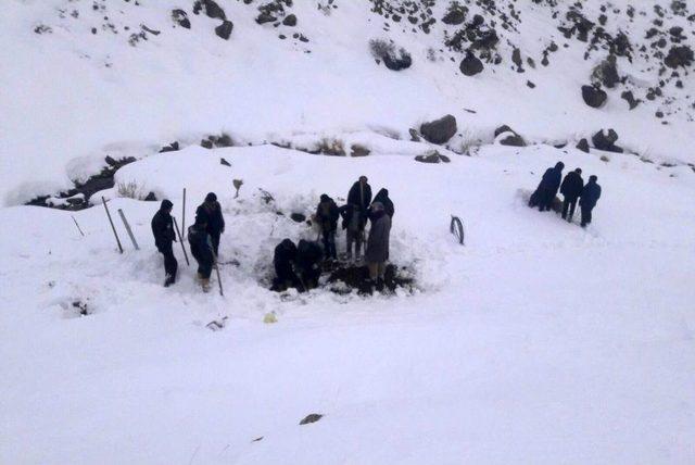 Vaski Ekipler, 4 Kilometrelik Yolu Yaya Giderek Arızayı Onardı