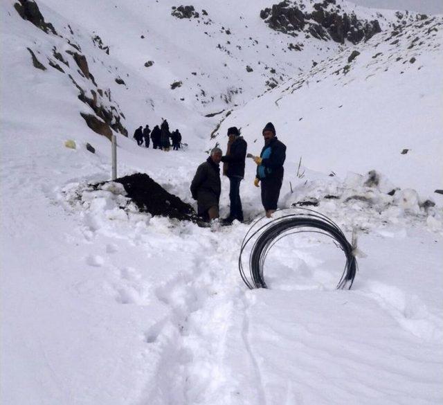 Vaski Ekipler, 4 Kilometrelik Yolu Yaya Giderek Arızayı Onardı