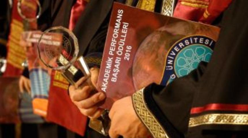 Uludağ&rsquo;ın Başarılı Akademisyenlerine &Ouml;d&uuml;l