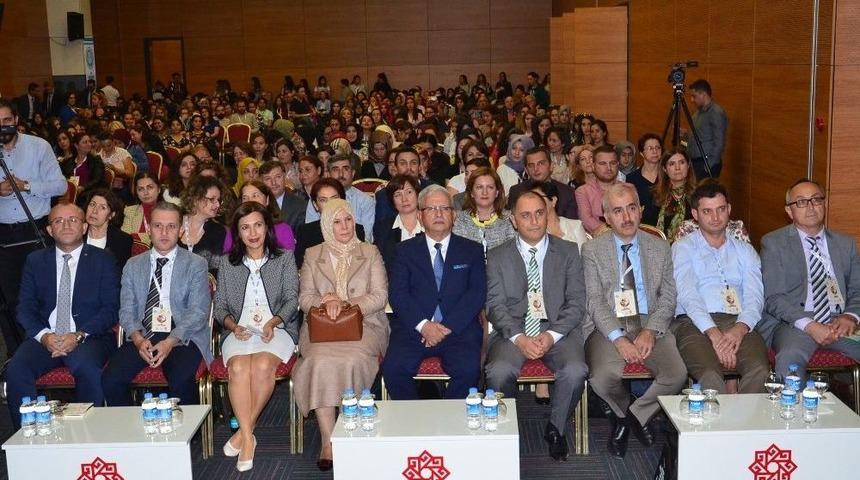 Balıkesir&rsquo;de "uluslararası D&uuml;şmeye &Ccedil;ok Y&ouml;nl&uuml; Bakış Sempozyumu"