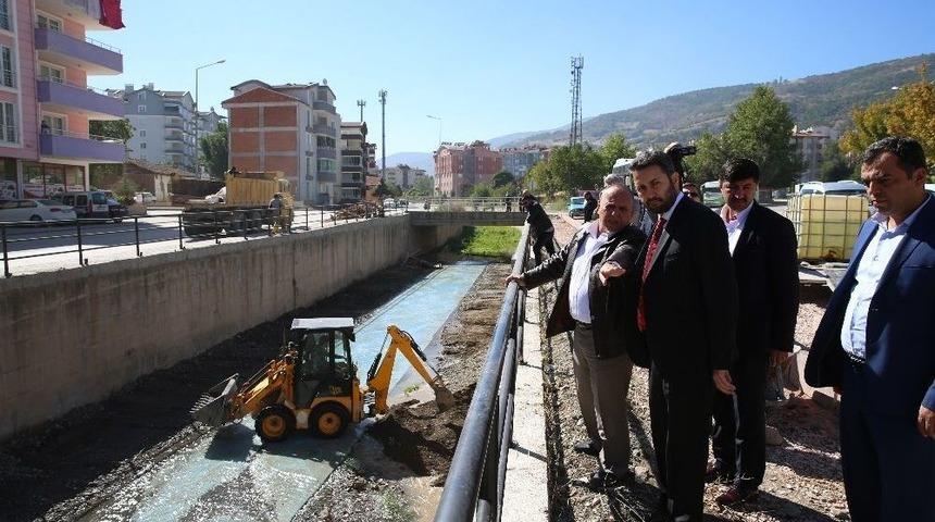 Behzat Bulvarında Yol &Ccedil;alışması