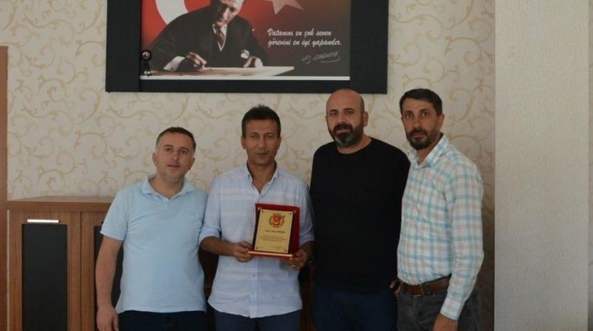 Patnos Gazeteciler Cemiyeti’nden Emniyet Müdürü Akpınar’a Plaket