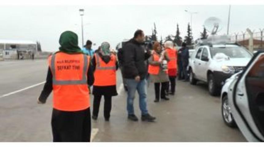 Şevkat Timi Sınırda Gazetecilere Ev Yemeği İkram Etti