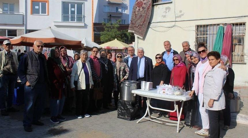 Lapseki Ve &Ccedil;ardak Belediyeleri Aşure İkramında Bulundu