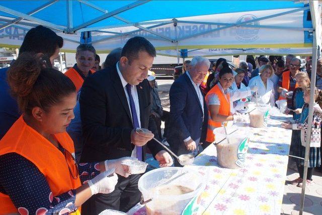 Lapseki Ve Çardak Belediyeleri Aşure İkramında Bulundu