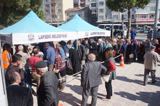 Lapseki Ve Çardak Belediyeleri Aşure İkramında Bulundu