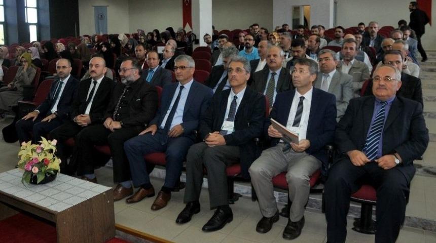 &ldquo;gen&ccedil;liğin Değerlerini Tehdit Eden Postmodern Akımlar&rdquo; Kongresi