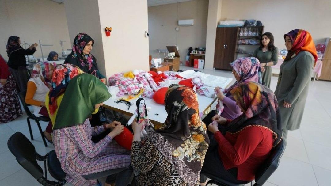 Hem &Ccedil;evre Temizleniyor Hem De Kadınlar Ve &Ccedil;ocuklar Mutlu Oluyor