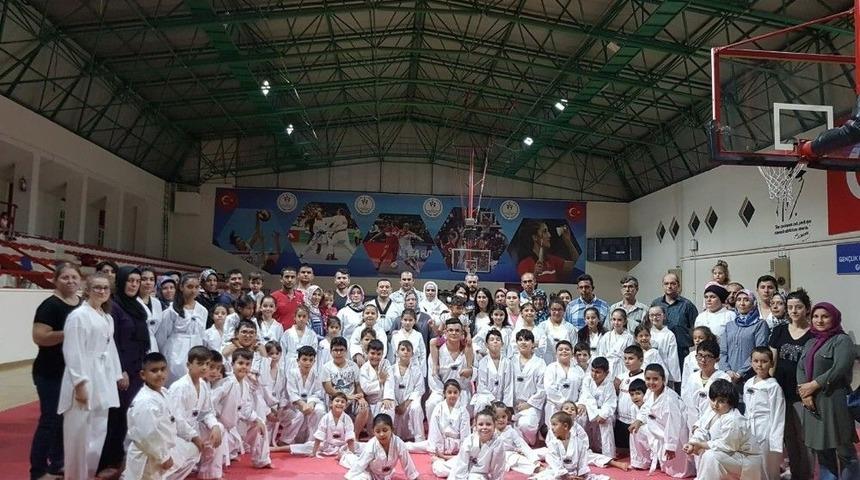 Genç Sporculardan Başkana Anlamlı Sürpriz