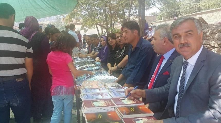 Adıyamanlı Yazar Isparta’da Kitaplarını İmzaladı