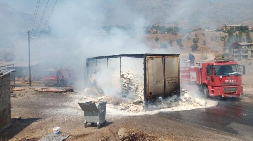 (özel) Un Yüklü Tır Küle Döndü