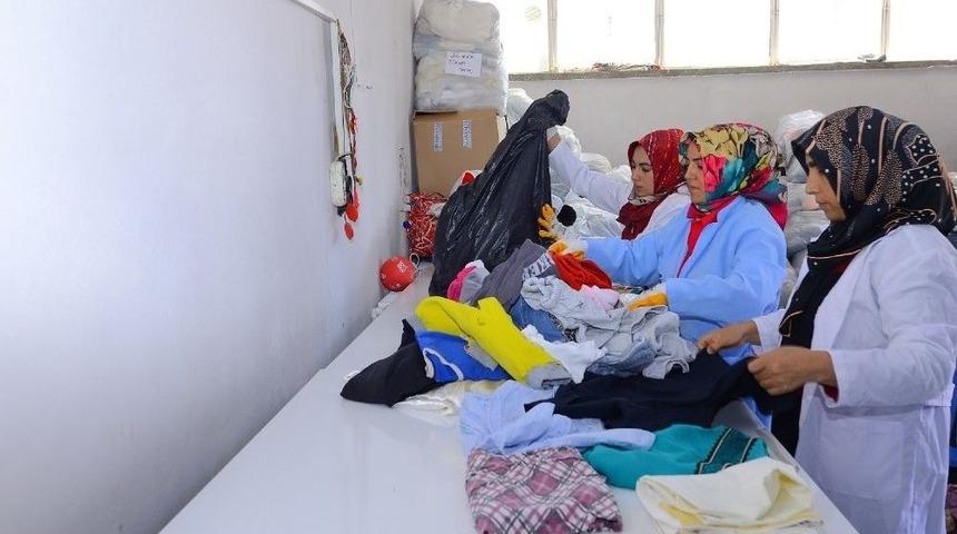 Unutulan Ziynet Eşyaları Emniyet M&uuml;d&uuml;rl&uuml;ğ&uuml;ne Teslim Edildi