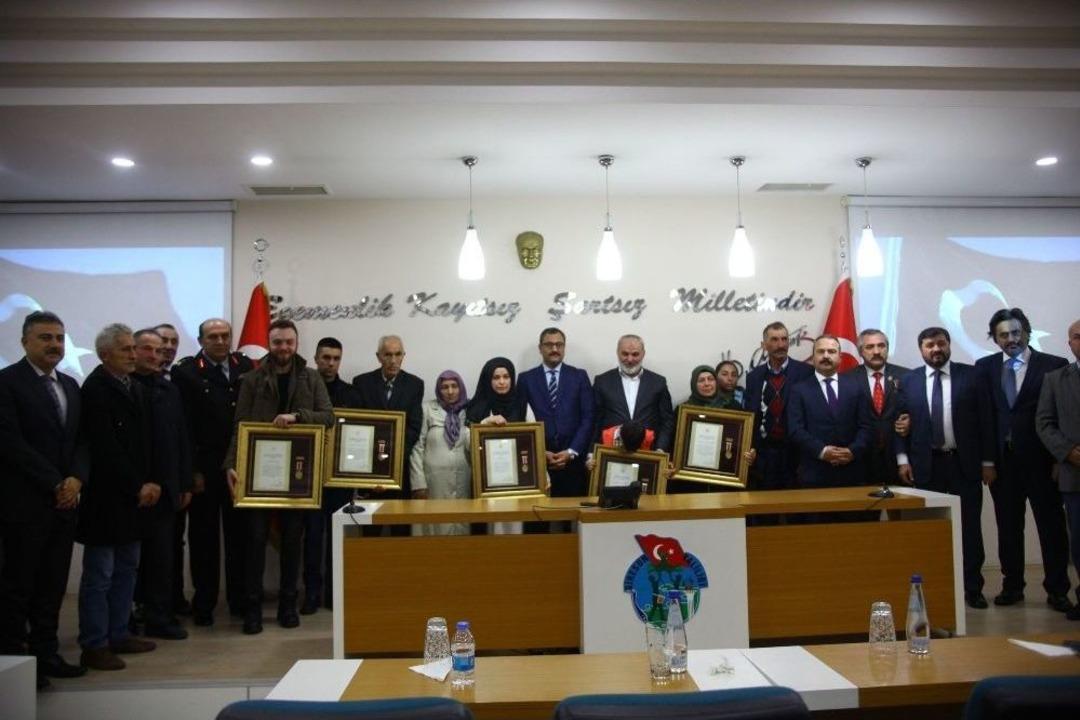 Giresun&rsquo;da Şehit Aileleri Ve Gazilere &lsquo;devlet &Ouml;v&uuml;n&ccedil; Madalyası&rsquo; T&ouml;renle Verildi