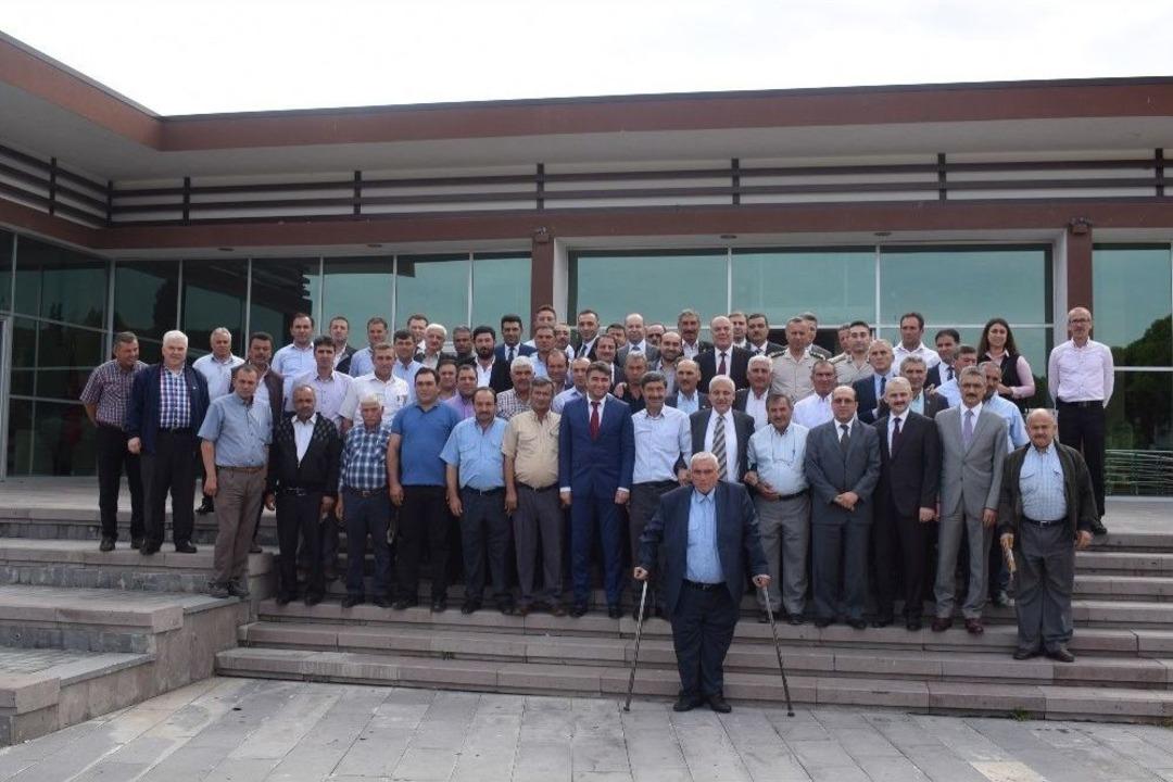 Manisa Valisi G&uuml;ven&ccedil;er Kula&rsquo;da Muhtarlarla Buluştu