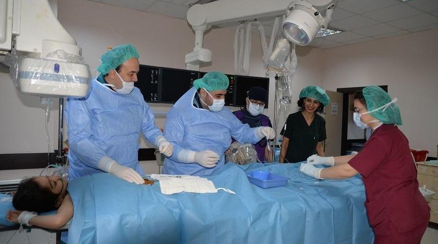 Minik Kalplere İla&ccedil;sız Tedavi