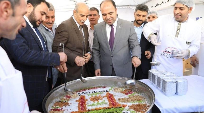Şanlıurfa Belediyesinden 20 Bin Kişiye Aşure İkramı