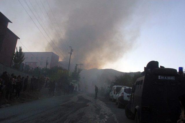 Hakkari’de Yurt Binasında Kokutan Yangın