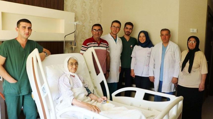 85 Yaşındaki Kadına Kalıcı Kalp Pili Takıldı