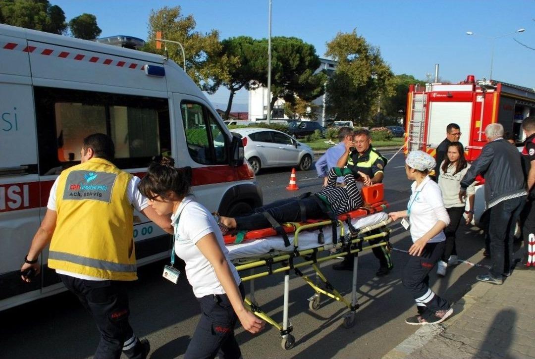 Manisa&rsquo;da Tır Otomobile &Ccedil;arptı: 1 Yaralı