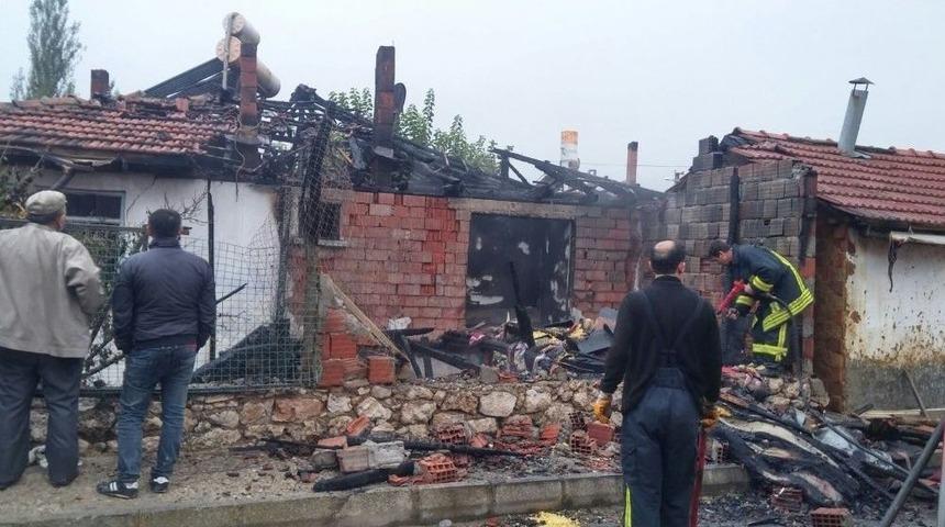 Hisarcık&rsquo;ta Ahşap Ev Yangını