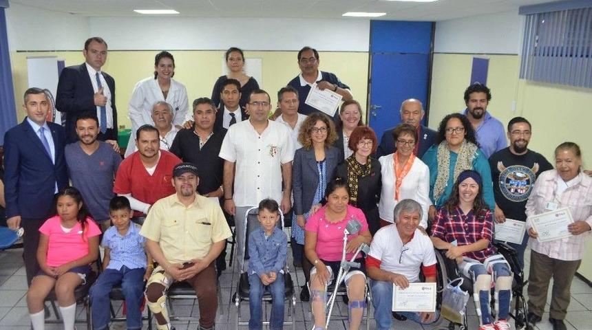 Tika Meksikalı Hastalara Şifa Dağıtıyor