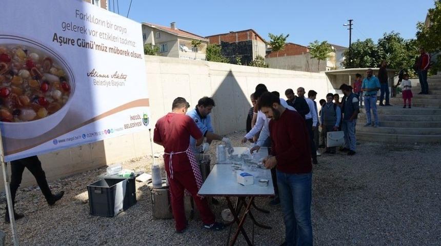 İneg&ouml;l Belediyesi&rsquo;nden Aşure İkramı