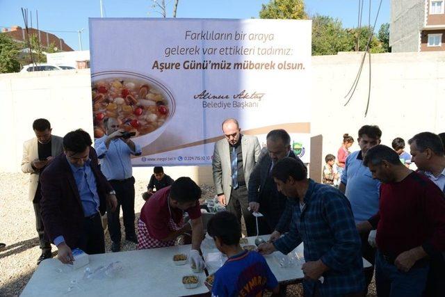 İnegöl Belediyesi’nden Aşure İkramı