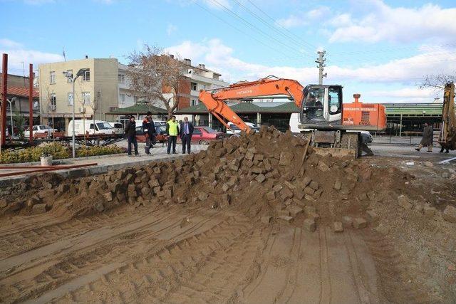 Burhaniye Belediyesi Dur Durak Bilmiyor