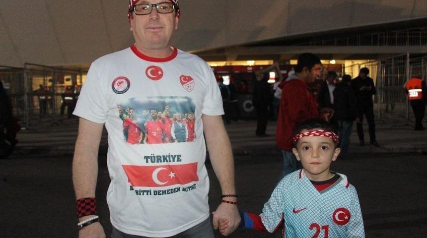 Taraftarlar Milli Ma&ccedil;tan Umutlu