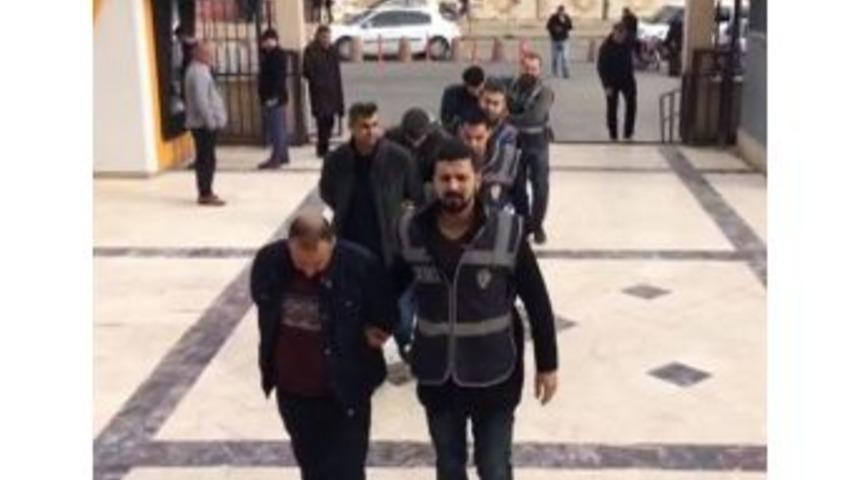 Polis Kılığına Giren 3 Kişi Yakalandı