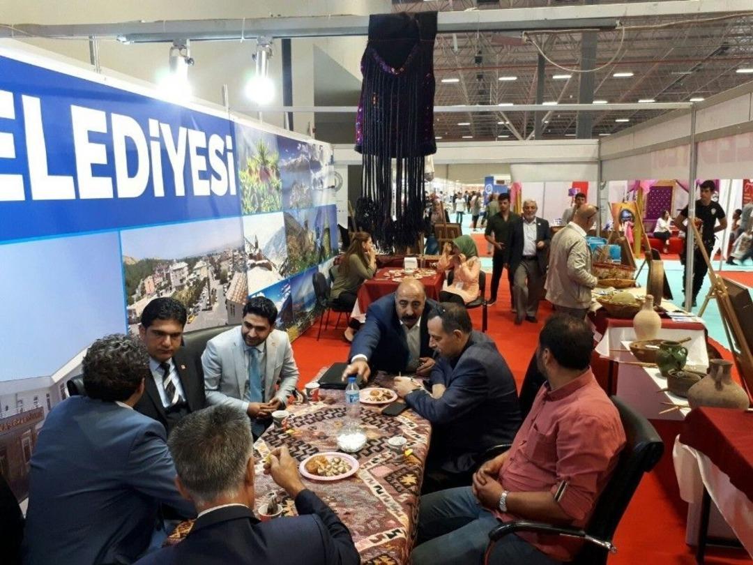 Turizm Fuarında Gevaş &Uuml;r&uuml;nlerine Yoğun İlgi