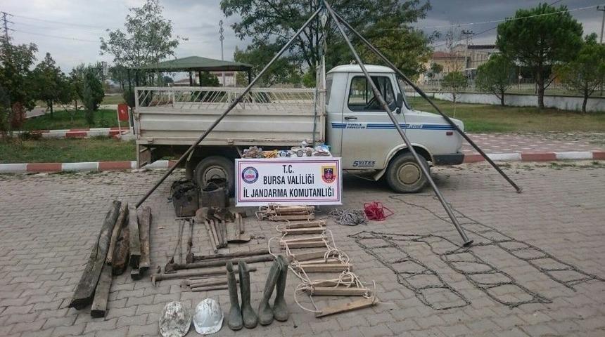 Define Bulmak İ&ccedil;in 15 Metrelik T&uuml;nel Kazdılar