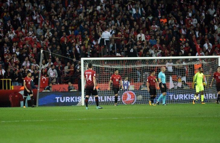 Dünya Kupası Eleme Grubu Maçı: Türkiye: - İzlanda: 2 (ilk Yarı) G2